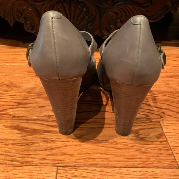 Banana Republic grey heels - Picture 4 of 4